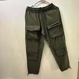 Alo Men's Cargo Venture Pants in stealth Green